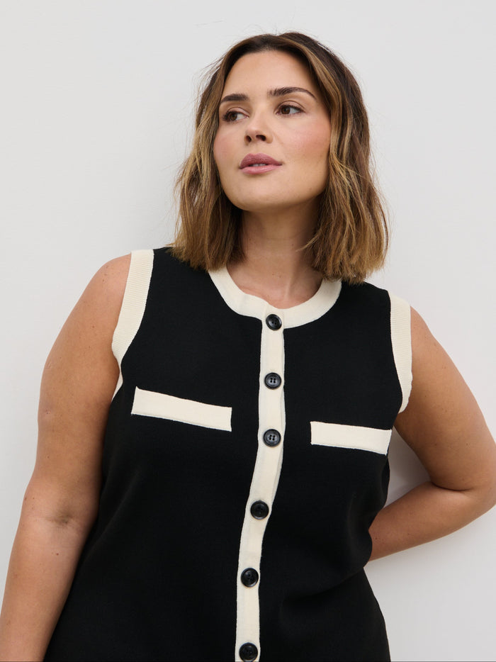 Rafaela Is 5'9" & Wears Size UK XL|Indigo Contrast Knit Waistcoat Curve - Black and Cream