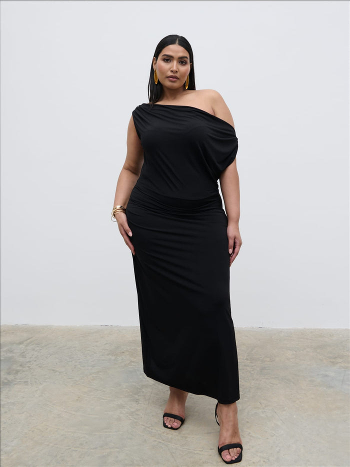 Souki Is 5'8" & Wears Size UK 18|Janece Asymmetric Jersey Dress Curve - Black