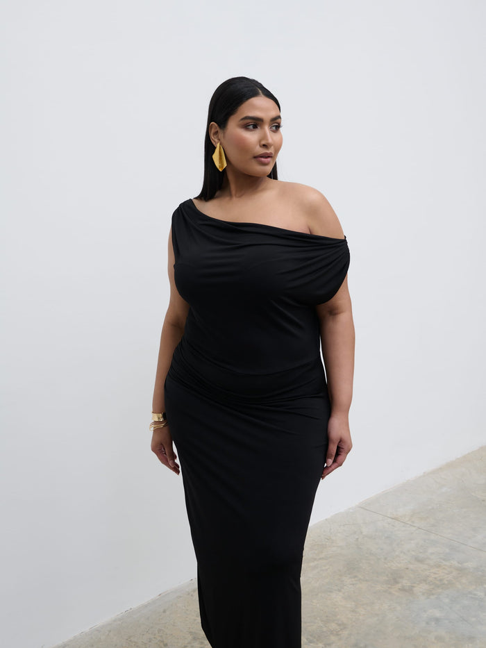 Souki Is 5'8" & Wears Size UK 18|Janece Asymmetric Jersey Dress Curve - Black