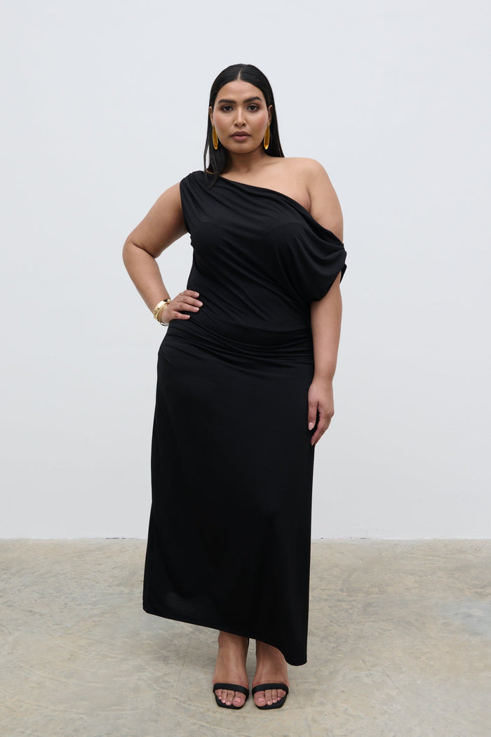 Souki Is 5'8" & Wears Size UK 18|Janece Asymmetric Jersey Dress Curve - Black