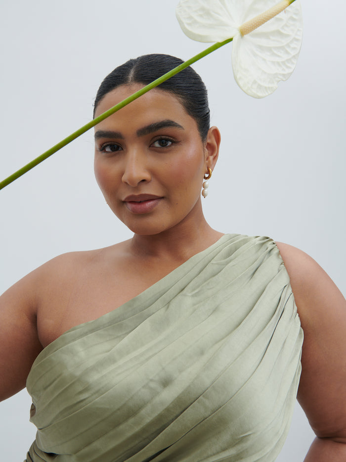 Souki Is 5'8" & Wears Size UK 18|Juliet Ruched Maxi Bridesmaid Dress Curve - Matte Olive
