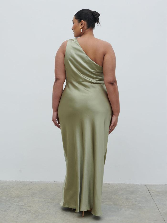 Souki Is 5'8" & Wears Size UK 18|Juliet Ruched Maxi Bridesmaid Dress Curve - Matte Olive