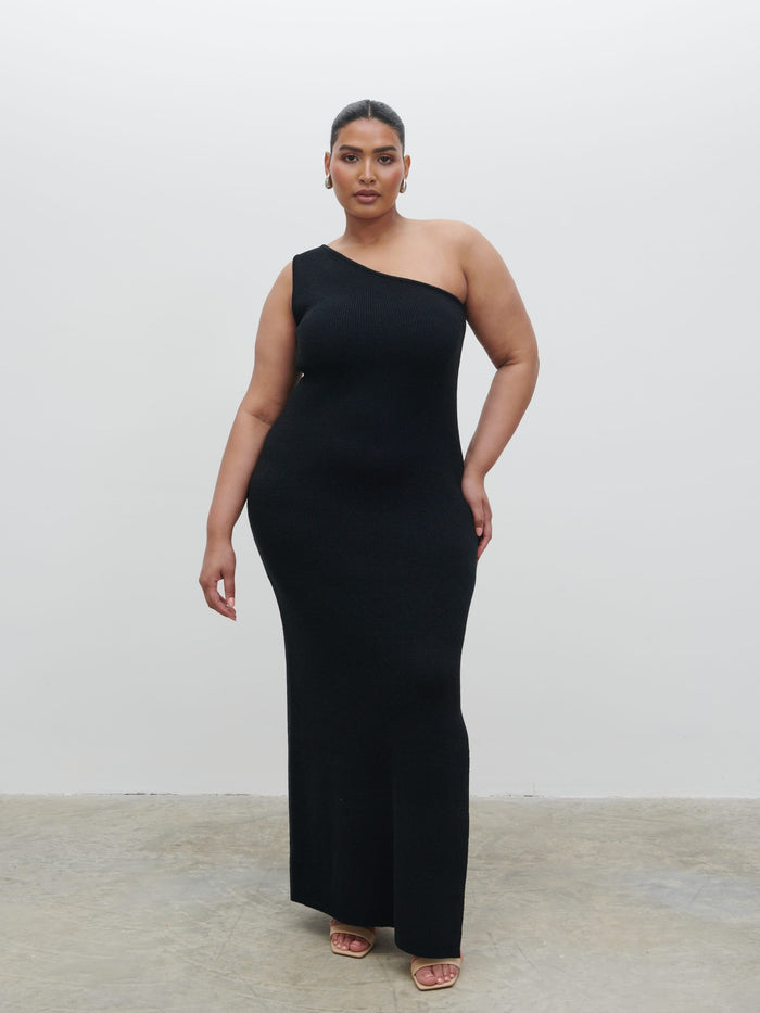 Souki Is 5'8" & Wears Size UK XL|Juno One Shoulder Knit Maxi Dress Curve - Black