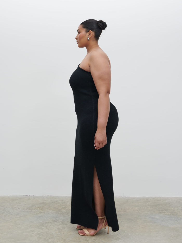 Souki Is 5'8" & Wears Size UK XL|Juno One Shoulder Knit Maxi Dress Curve - Black