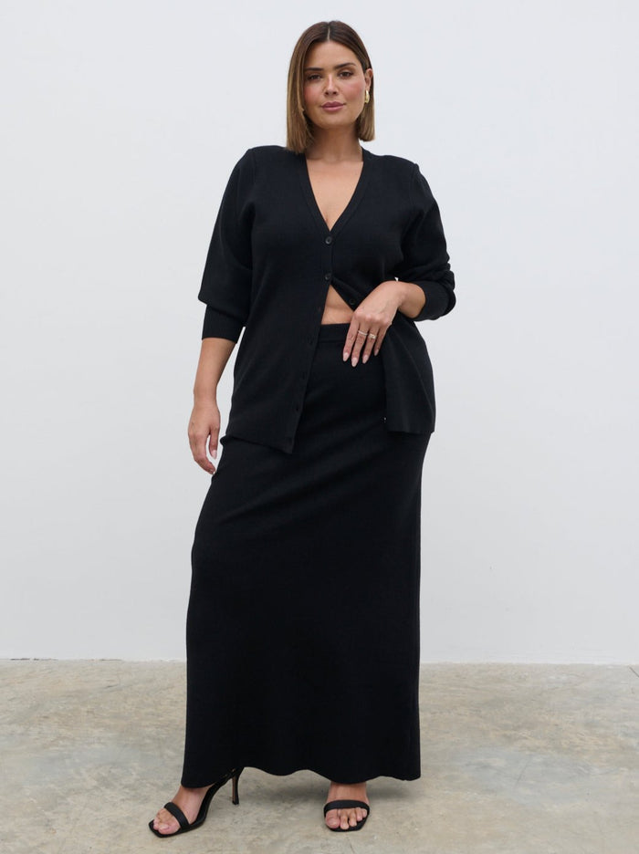 Rafaela Is 5'9" & Wears Size UK XL|Justine Rib Knit Maxi Skirt Curve - Black