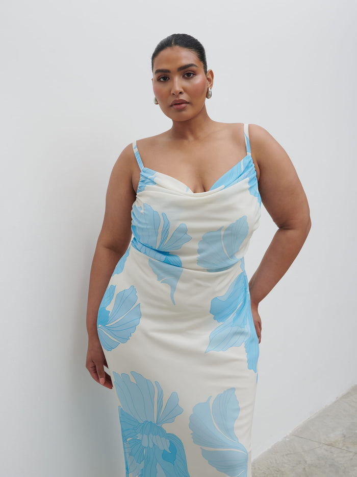 Souki Is 5'8" & Wears Size UK 18|Keisha Ruched Midaxi Dress Curve - Blue and Cream Floral
