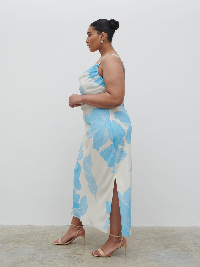 Souki Is 5'8" & Wears Size UK 18|Keisha Ruched Midaxi Dress Curve - Blue and Cream Floral
