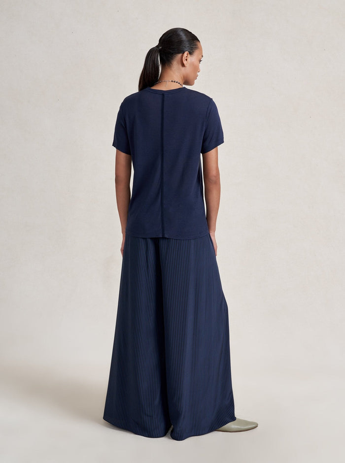 La Ligne - Mercer Tee in Navy - Kalifornia Jean Bar