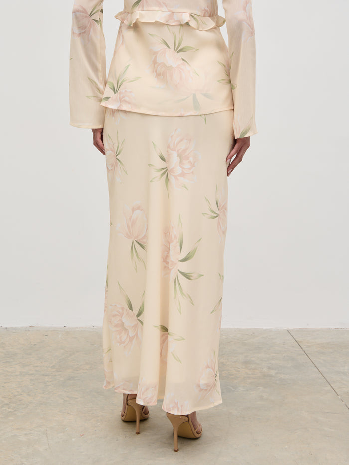 Elissa Is 5'8.5" & Wears Size UK 8|Leoni Maxi Skirt - Cream Floral