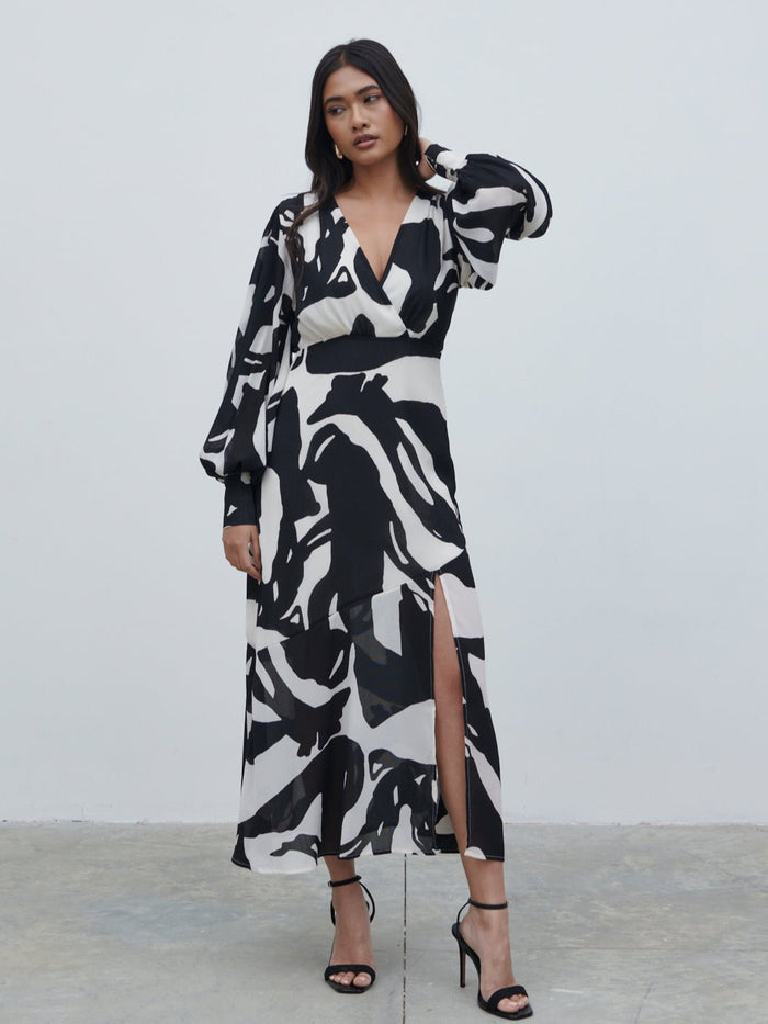 Candy Is 5'6" & Wears Size UK 8|Lilianna Balloon Sleeve Printed Dress - Monochrome Abstract