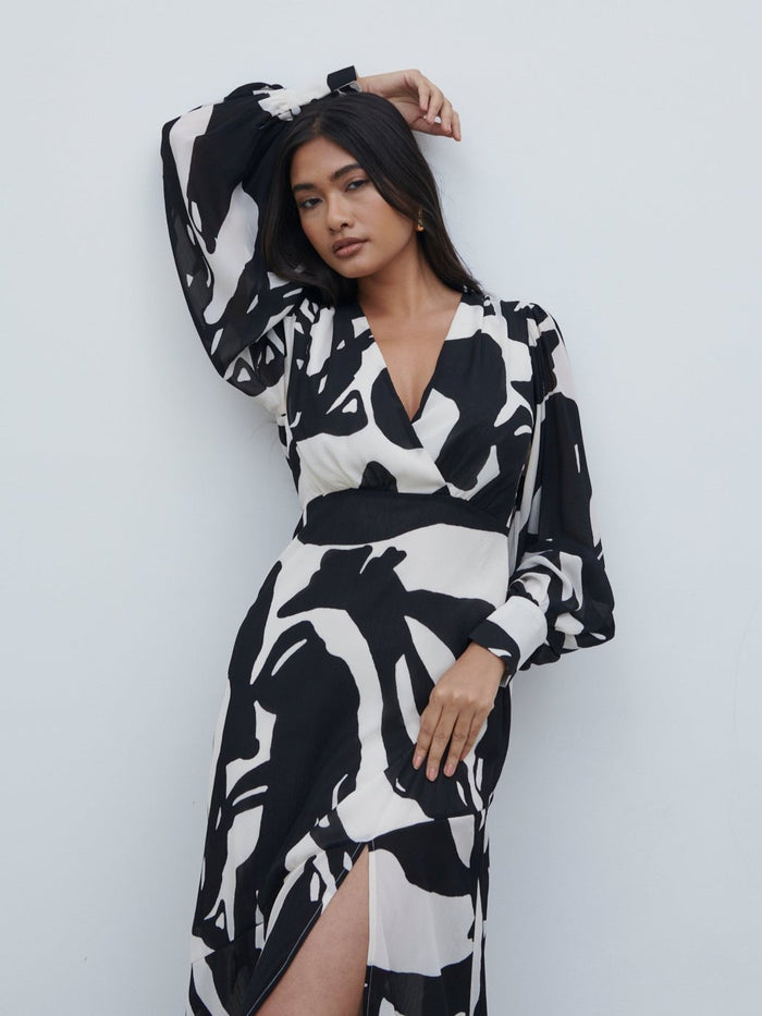 Candy Is 5'6" & Wears Size UK 8|Lilianna Balloon Sleeve Printed Dress - Monochrome Abstract