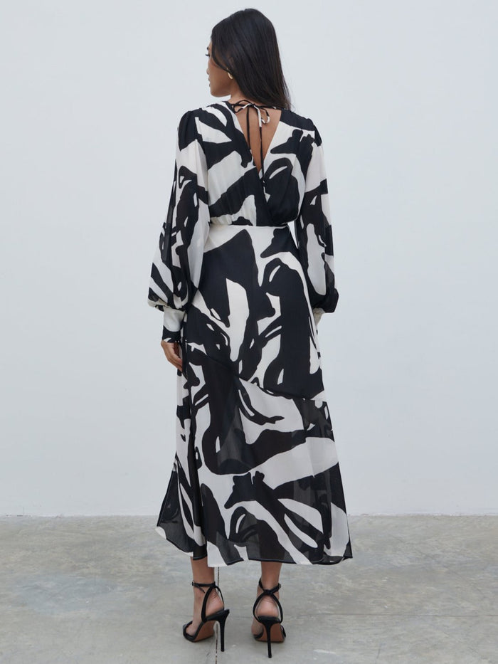 Candy Is 5'6" & Wears Size UK 8|Lilianna Balloon Sleeve Printed Dress - Monochrome Abstract