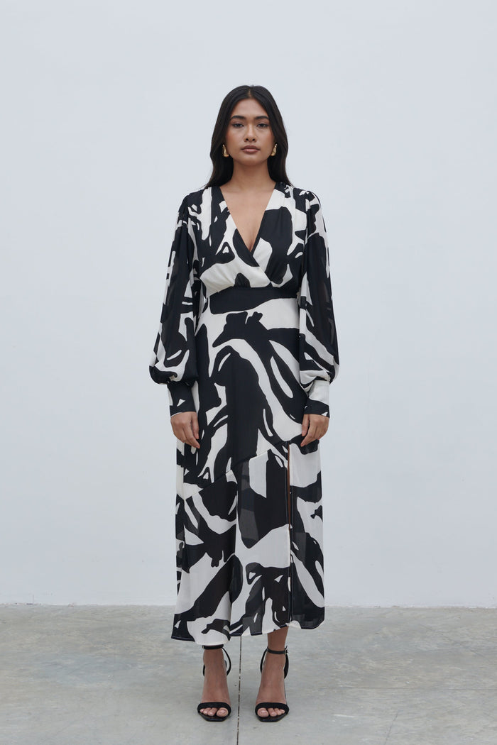 Candy Is 5'6" & Wears Size UK 8|Lilianna Balloon Sleeve Printed Dress - Monochrome Abstract