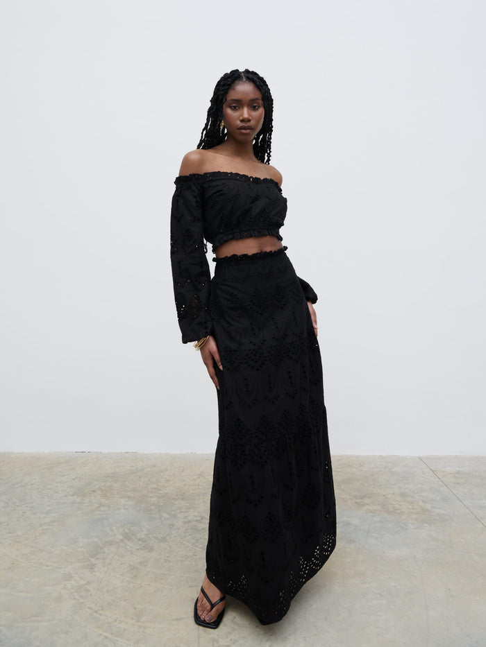 Shilloh Is 5'9" & Wears Size UK 8|Lilla Broderie Cropped Top - Black