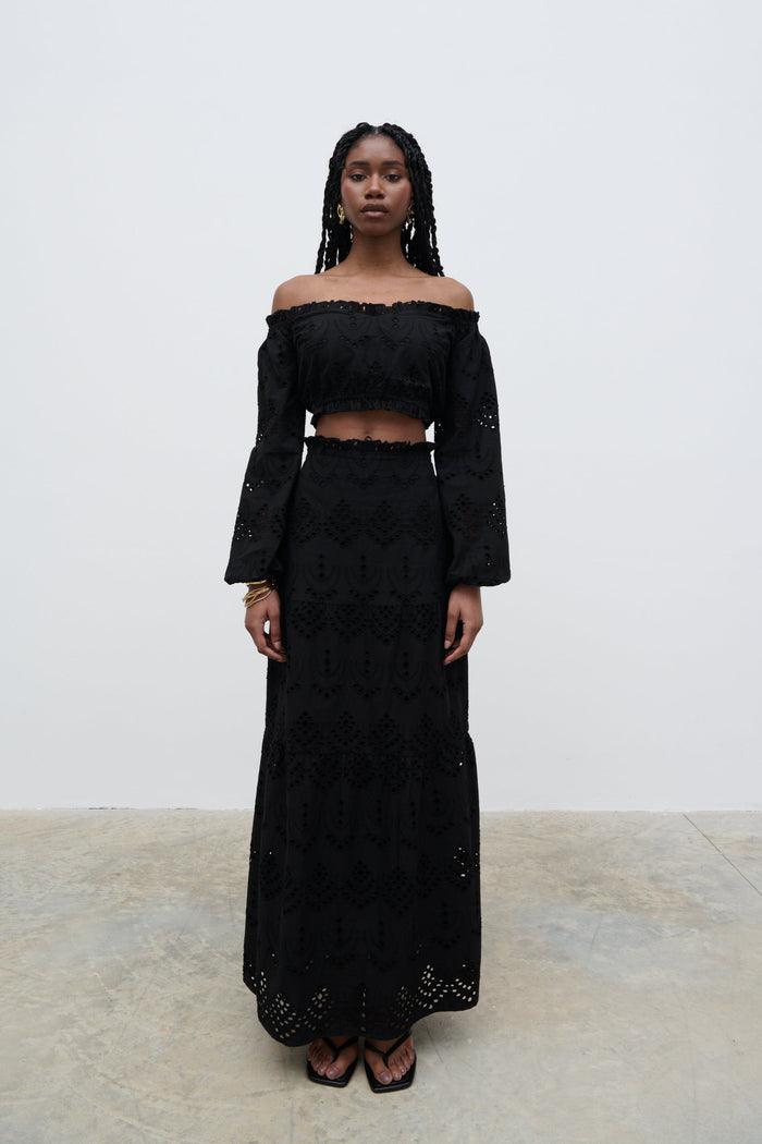 Shilloh Is 5'9" & Wears Size UK 8|Lilla Broderie Cropped Top - Black