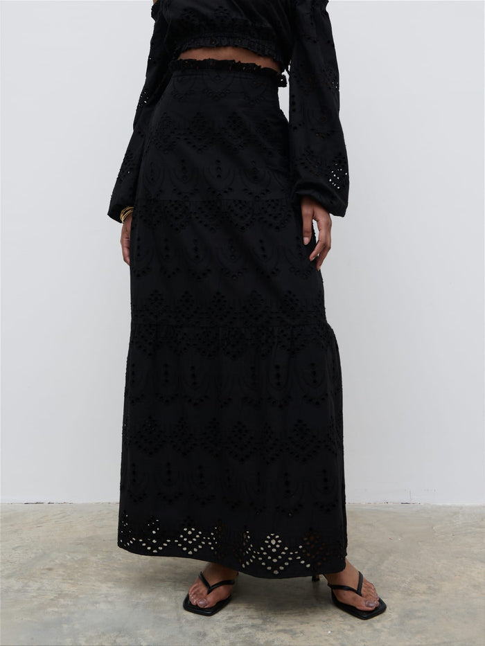 Shilloh Is 5'9" & Wears Size UK 8|Lilla Broderie Maxi Skirt - Black