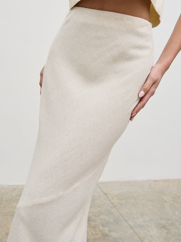 Elissa Is 5'8.5" & Wears Size UK 8|Maisy Linen Maxi Skirt - Natural