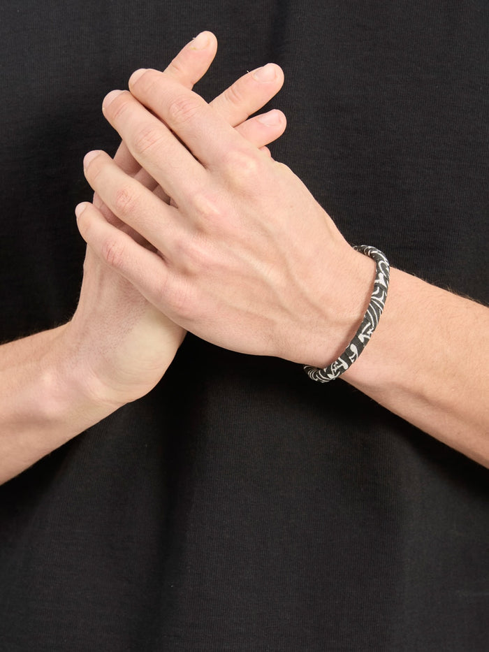 Mikia Bandana Bracelet Black styled