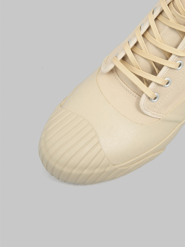 moonstar alweather rf vulcanized rubber beige toe closeup