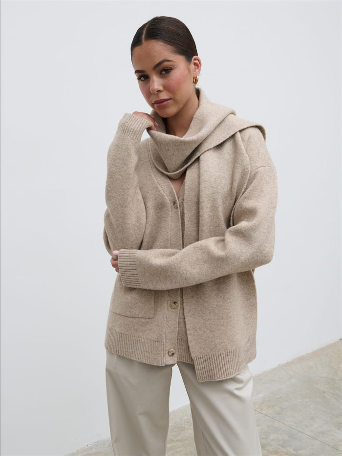 Elissa Is 5'8.5" & Wears Size UK S|Murphy Cardigan Knit Scarf Set - Beige