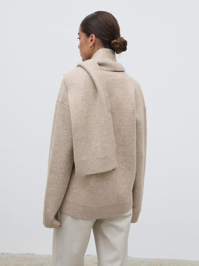 Elissa Is 5'8.5" & Wears Size UK S|Murphy Cardigan Knit Scarf Set - Beige