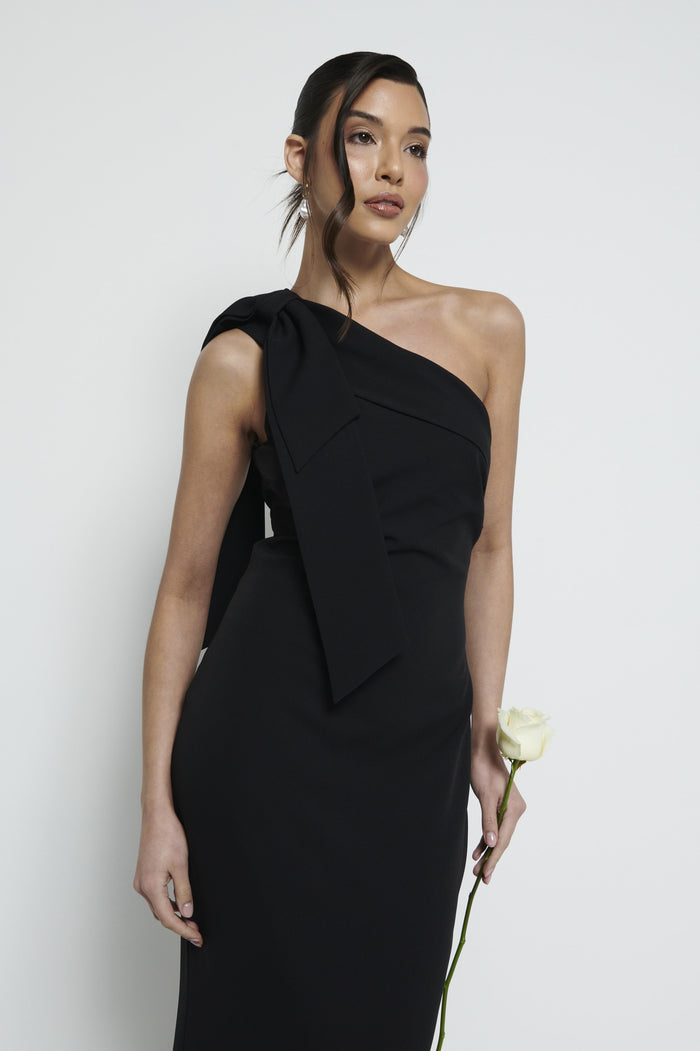 Marina Is 5'7.5" & Wears Size UK 8|Nevaeh One Shoulder Crepe Maxi Bridesmaid Dress - Black