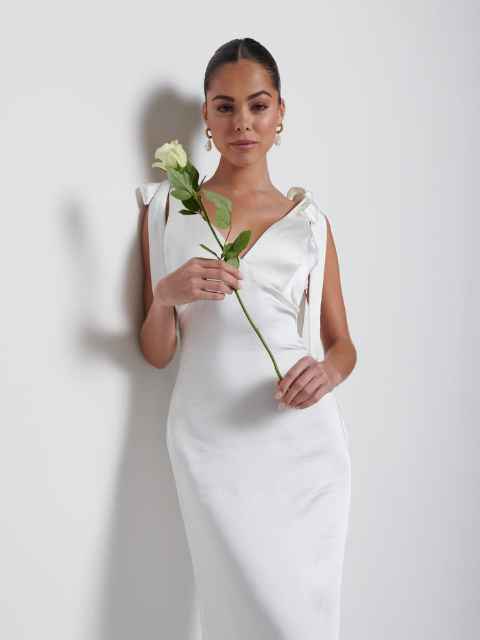 Elissa Is 5'8.5" & Wears Size UK 8|Piper Tie Maxi Bridesmaid Dress - Ivory