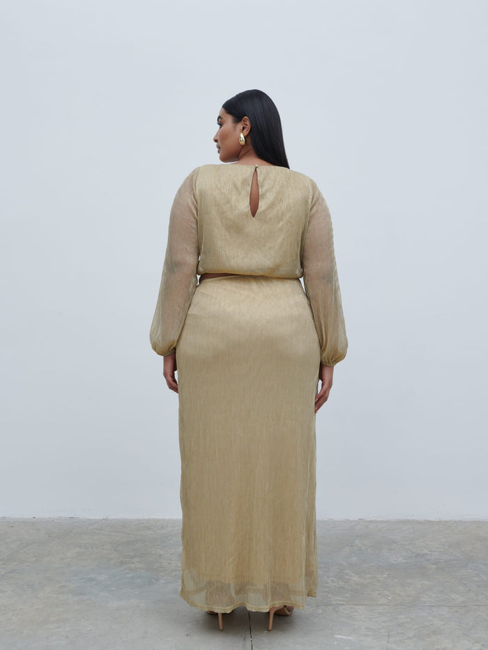 Souki Is 5'8" & Wears Size UK 18|Rae Cut Out Maxi Dress Curve - Metallic Gold
