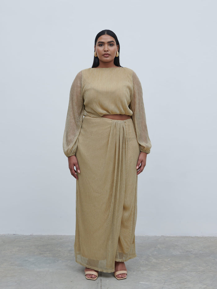 Souki Is 5'8" & Wears Size UK 18|Rae Cut Out Maxi Dress Curve - Metallic Gold