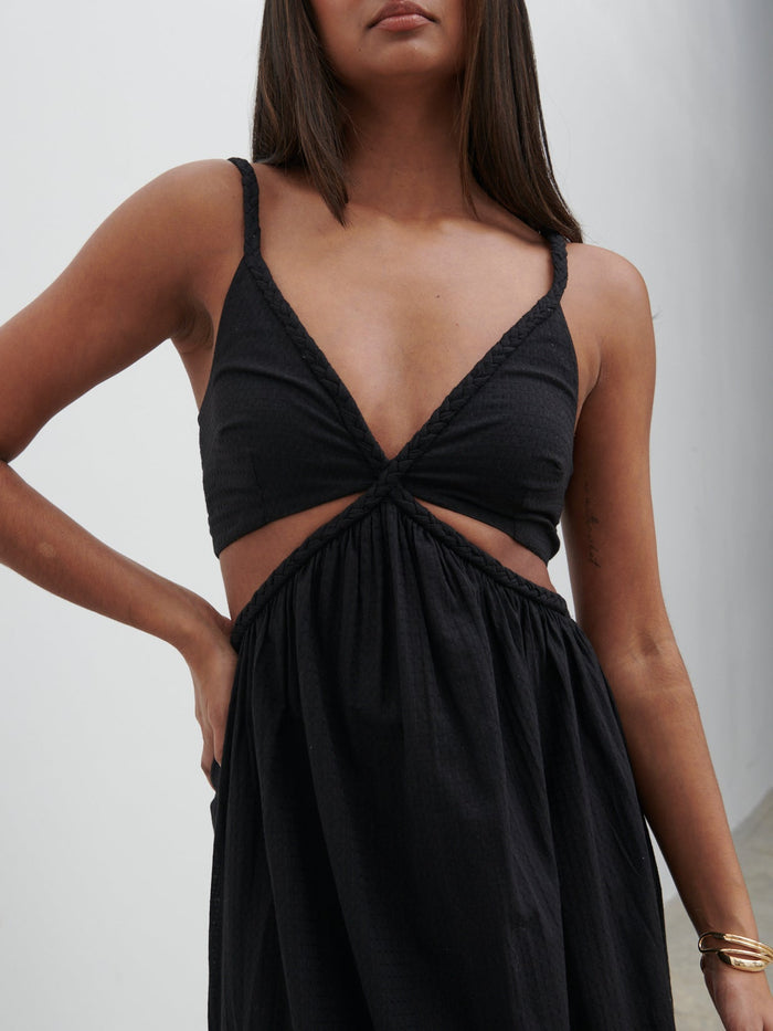 Sachi Is 5’7” & Wears Size UK 8|Ramona Cut Out Maxi Dress - Black
