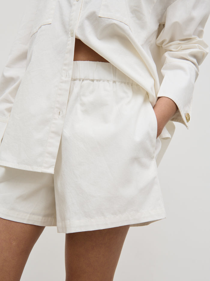 Candy Is 5'6" & Wears Size UK 8|Ryleigh Cotton Shorts - White
