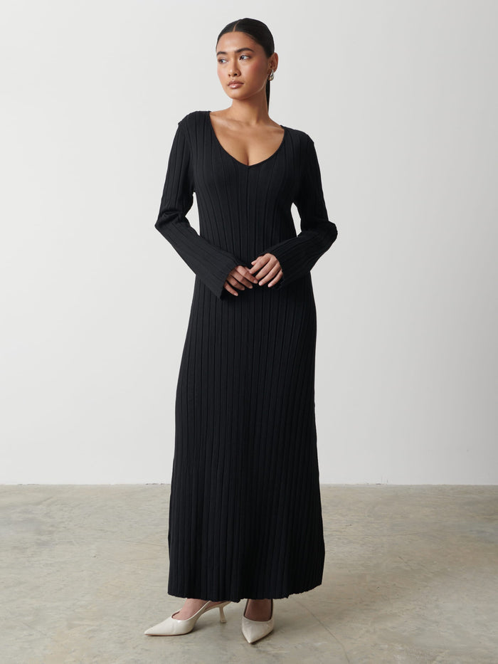 Candy Is 5'6" & Wears Size UK S|Scarlett Tie Knit Dress - Black