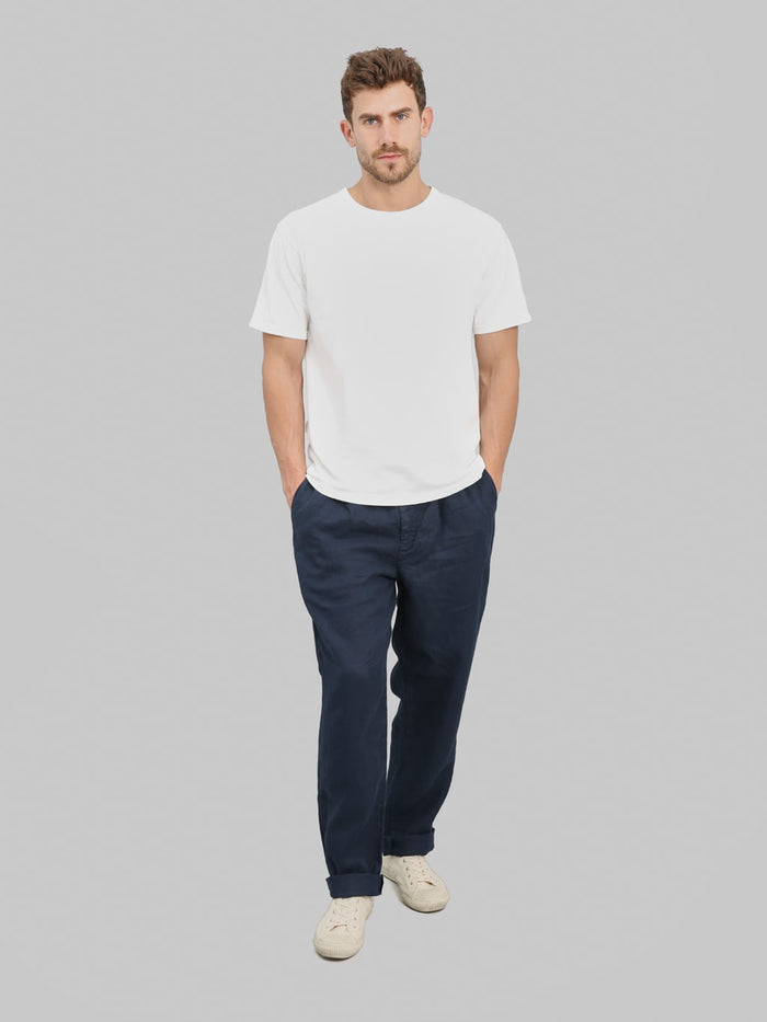 Seuvas Linen Tapered 2 Tuck Pants Navy model front look
