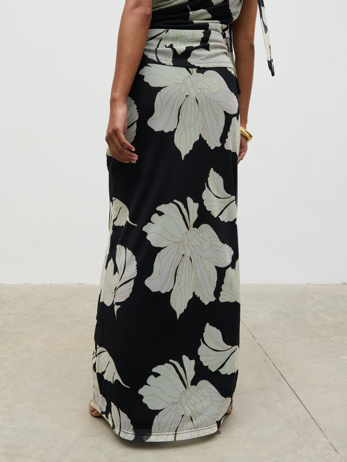 Elle Is 5'3" & Wears Size UK 6|Shea Jersey Maxi Skirt - Monochrome Floral
