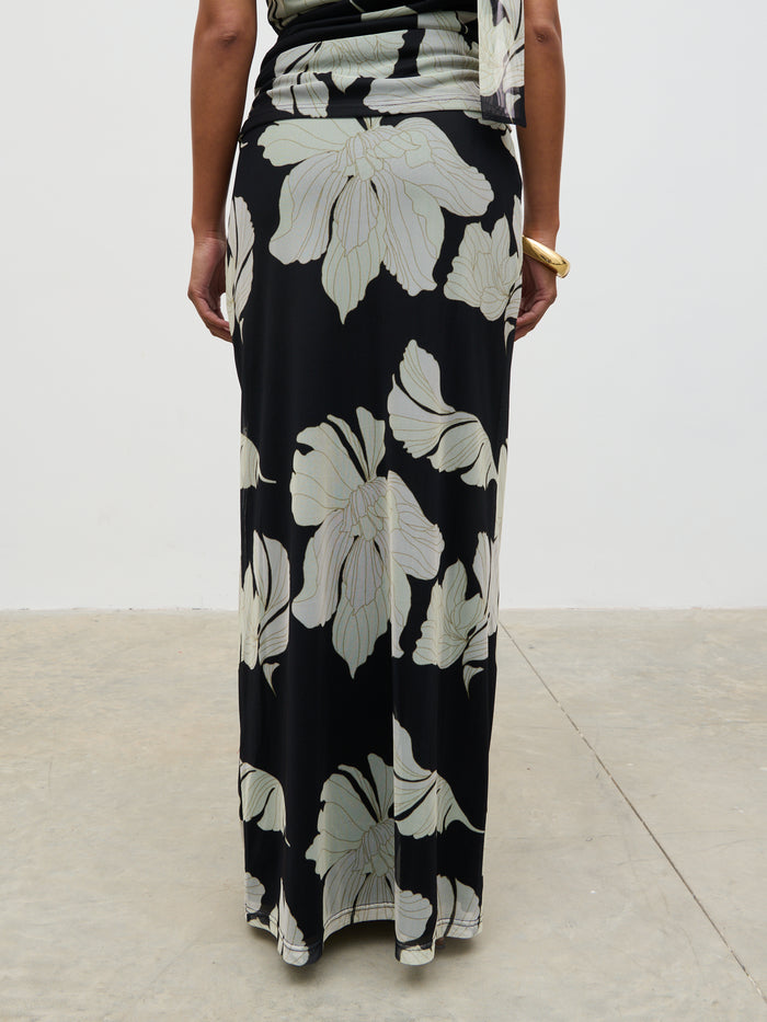 Elle Is 5'3" & Wears Size UK 6|Shea Jersey Maxi Skirt - Monochrome Floral