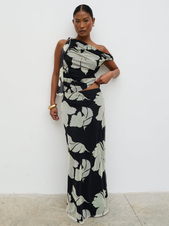 Elle Is 5'3" & Wears Size UK 6|Shea Off Shoulder Jersey Tie Top - Monochrome Floral