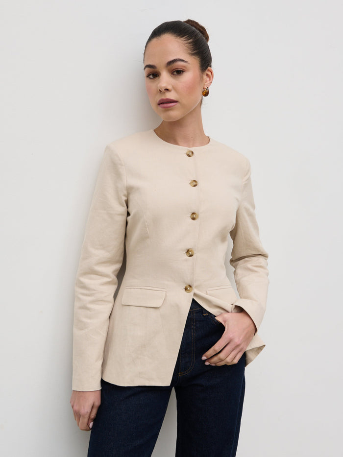 Elissa Is 5'8.5" & Wears Size UK 6|Tarryn Crew Neck Linen Jacket - Natural