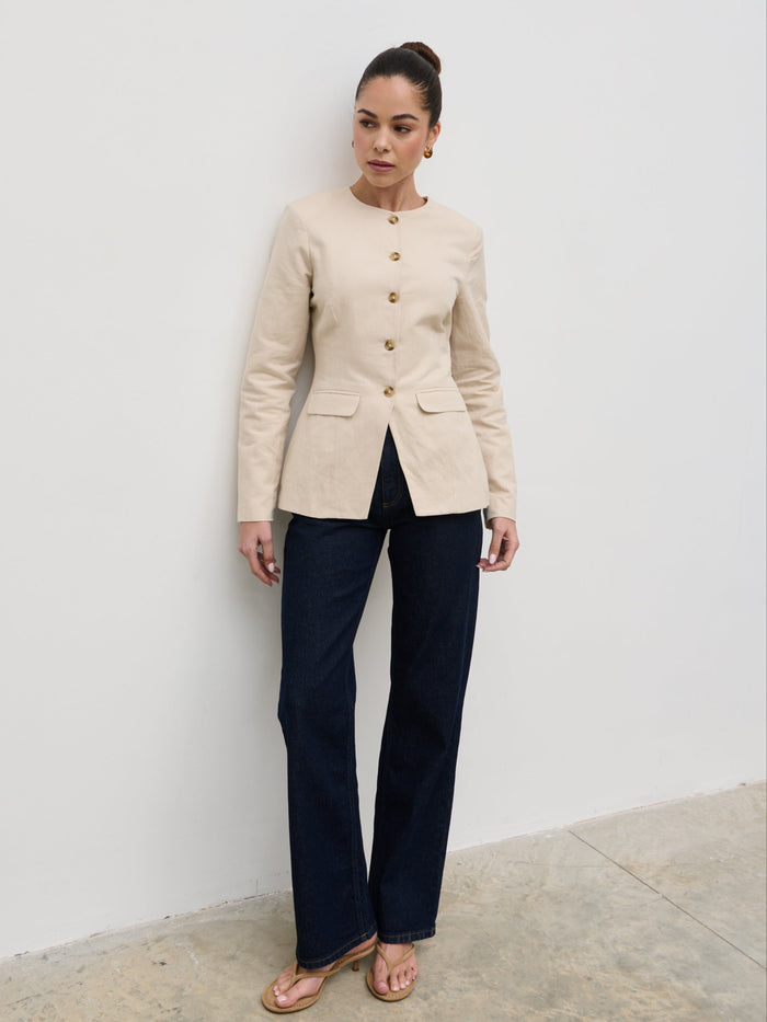Elissa Is 5'8.5" & Wears Size UK 6|Tarryn Crew Neck Linen Jacket - Natural