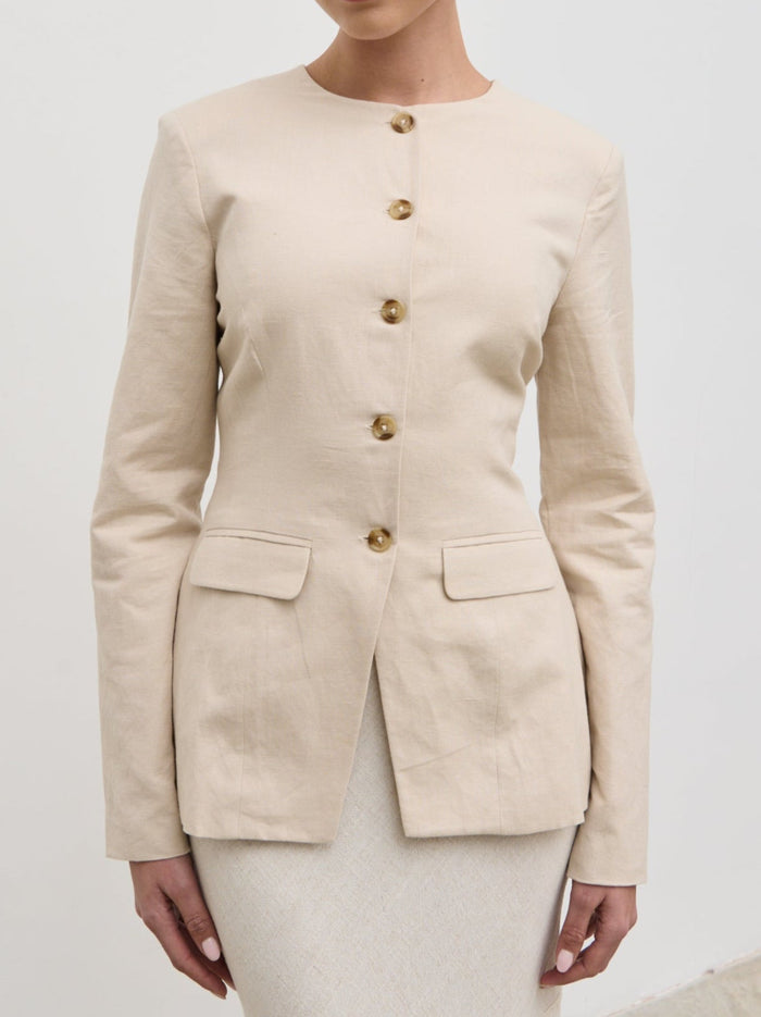 Elissa Is 5'8.5" & Wears Size UK 6|Tarryn Crew Neck Linen Jacket - Natural