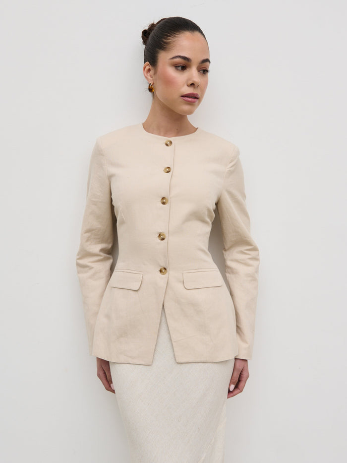 Elissa Is 5'8.5" & Wears Size UK 6|Tarryn Crew Neck Linen Jacket - Natural