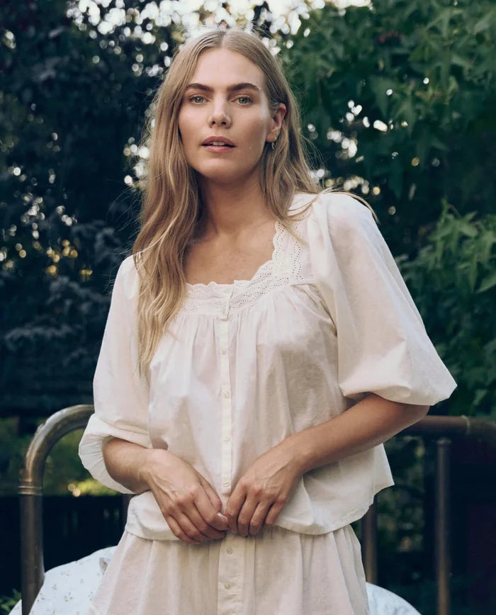The Great - The Eyelet Button Sleep Top True White - Kalifornia Jean Bar