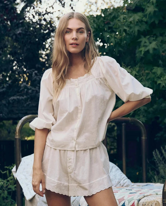 The Great - The Eyelet Button Sleep Top True White - Kalifornia Jean Bar