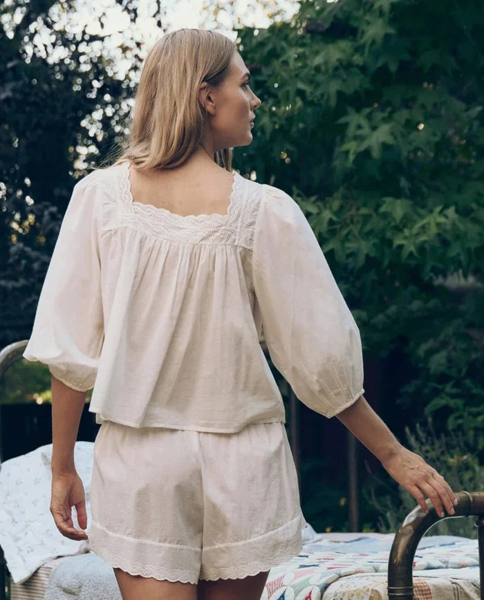 The Great - The Eyelet Button Sleep Top True White - Kalifornia Jean Bar
