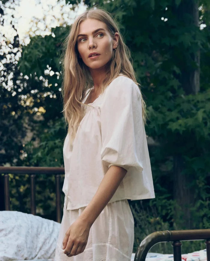 The Great - The Eyelet Button Sleep Top True White - Kalifornia Jean Bar