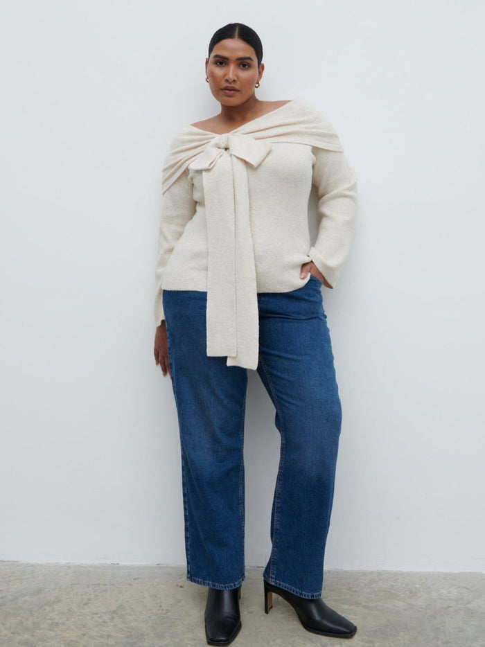 Souki Is 5'8" & Wears Size UK XL|Tilda Bardot Bow Knit Top Curve - Beige