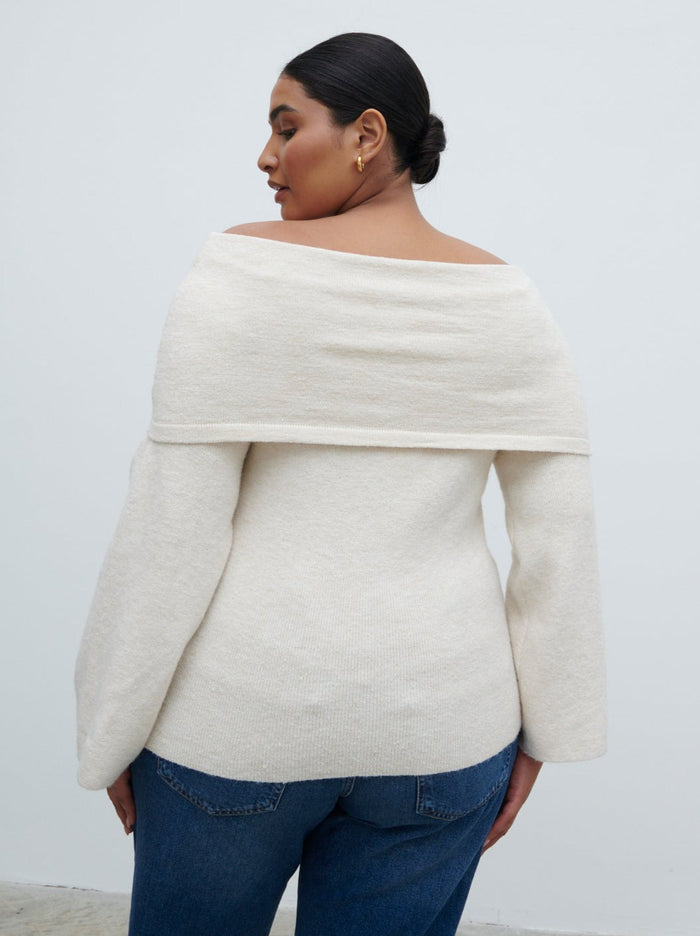 Souki Is 5'8" & Wears Size UK XL|Tilda Bardot Bow Knit Top Curve - Beige