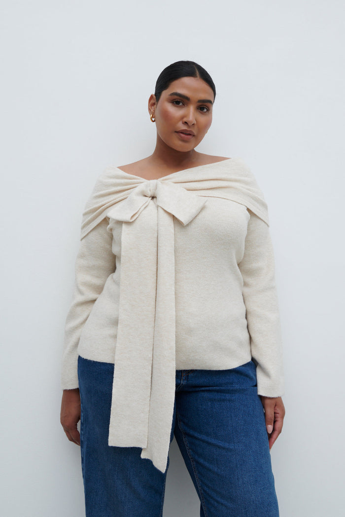 Souki Is 5'8" & Wears Size UK XL|Tilda Bardot Bow Knit Top Curve - Beige