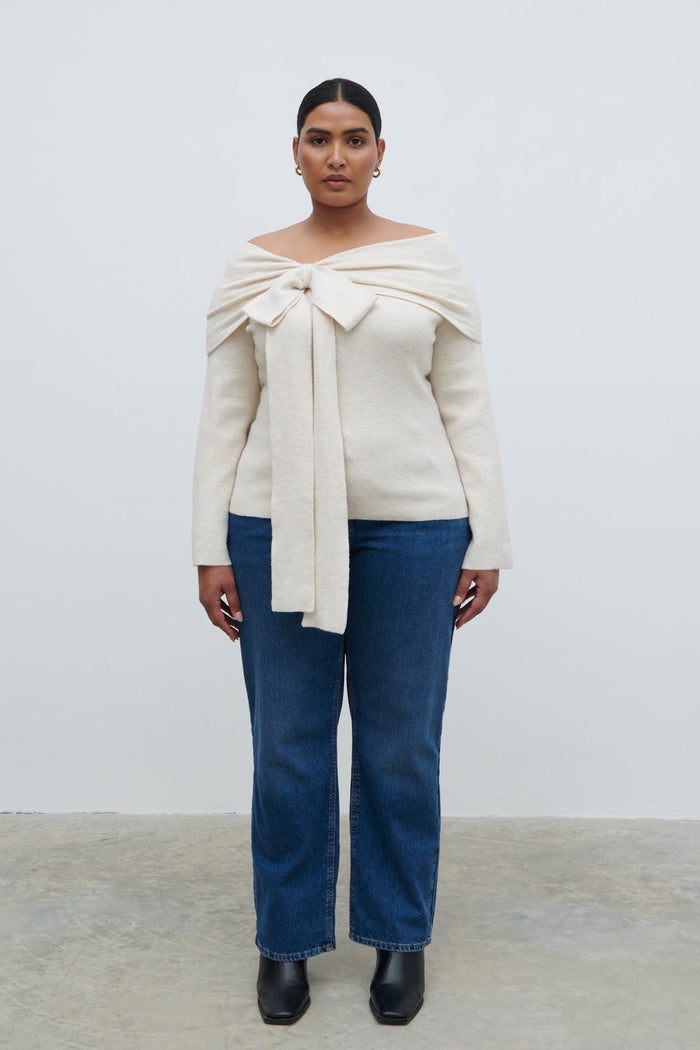 Souki Is 5'8" & Wears Size UK XL|Tilda Bardot Bow Knit Top Curve - Beige