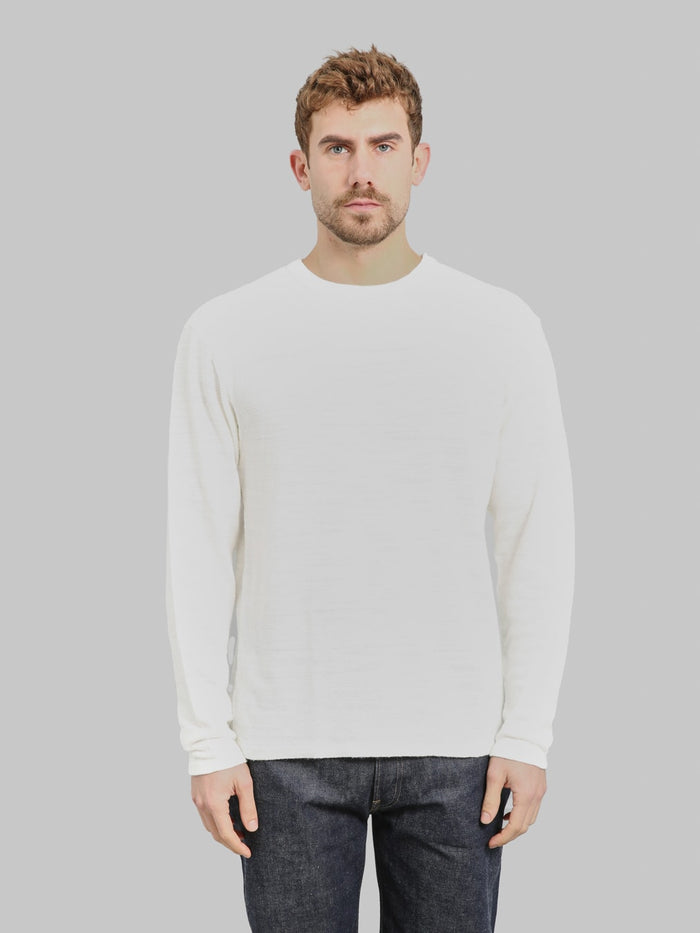 UES 100% Linen Long Sleeve T-Shirt White front look