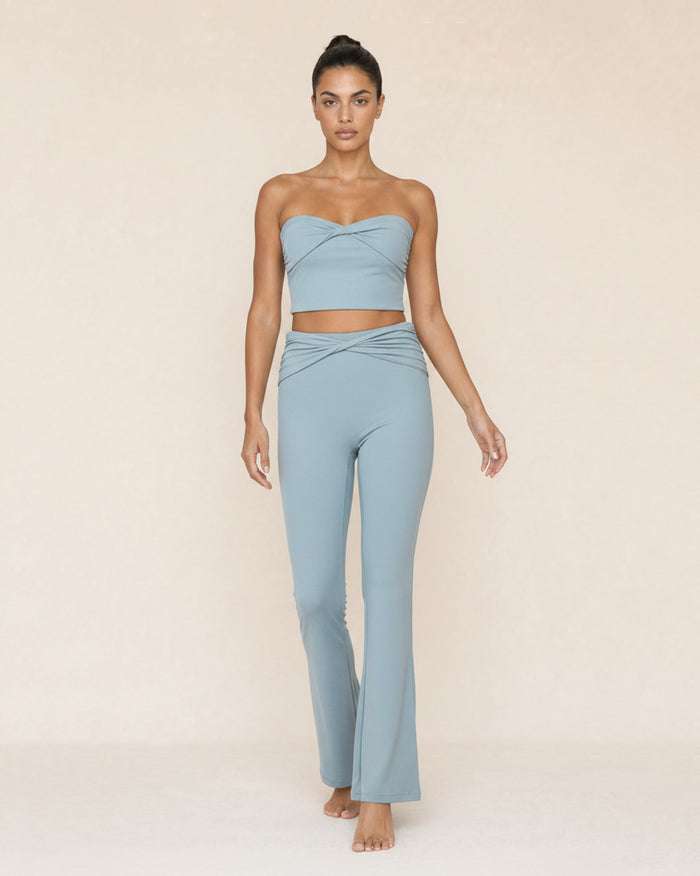 Umbra Twistline Flared Leggings